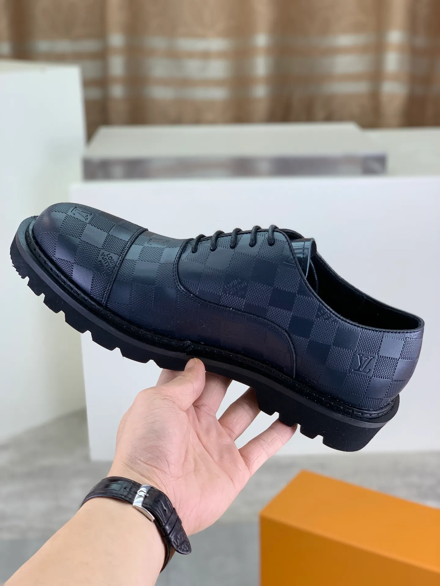 Factory price P820 💎💎💎Top version LOUIS VUITTON [Louis Vuitton] - LV men's business casual leather shoes, luxurious and noble 👞All imported original cowhide, just to create a more comfortable wearing experience, upper: original high-end calfskin➕Imported soft cowhide lining, original lightweight foam outsole✔️Color: 3️⃣colors available Size: 39-44 (38.45 46 can be customized (non-returnable)